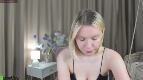 Snapshot of river_stoynee chatting on October 18, 2025, 5:03 pm river_stoynee online show from October 18, 2025, 5:03 pm