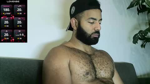 SebasRoa online show from December 17, 2025, 5:52 pm