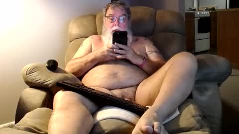 roaddog63 online show from December 4, 2024, 3:04 am