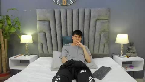 Roan Birkin online show from February 5, 2025, 8:25 pm