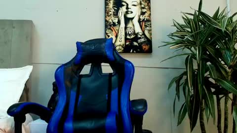 Snapshot of roan_birkin chatting on May 27, 2026, 1:57 am Roan Birkin online show from May 27, 2026, 1:57 am