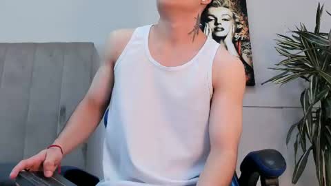 Snapshot of roan_birkin chatting on July 9, 2026, 8:02 pm Roan Birkin online show from July 9, 2026, 8:02 pm