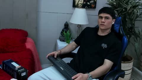 Snapshot of roan_birkin chatting on July 14, 2026, 7:30 pm Roan Birkin online show from July 14, 2026, 7:30 pm