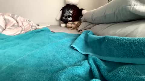 roarmance1 online show from December 22, 2025, 6:38 pm