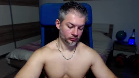Snapshot of robbyshawz chatting on December 8, 2024, 9:35 am robbyshawz online show from December 8, 2024, 9:35 am