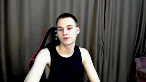 robert10211 online show from December 15, 2025, 3:49 pm