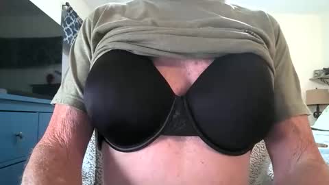 Snapshot of robert45556 chatting on October 23, 2025, 7:34 pm robert online show from October 23, 2025, 7:34 pm