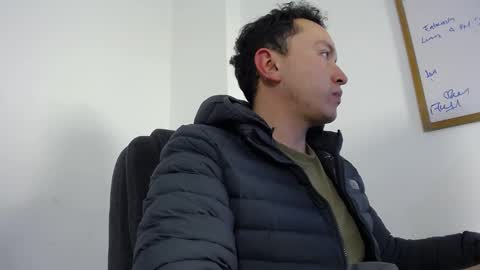 Snapshot of robert_honey chatting on October 5, 2025, 8:34 am Robert online show from October 5, 2025, 8:34 am