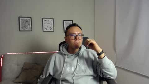 Snapshot of robert_honey chatting on October 13, 2025, 12:54 am Robert online show from October 13, 2025, 12:54 am