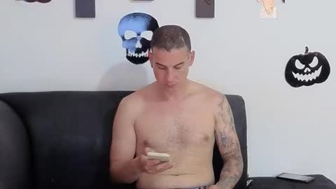 Snapshot of robert_kloe chatting on October 22, 2025, 4:29 pm Robert and Kloe online show from October 22, 2025, 4:29 pm