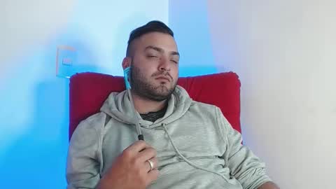 Snapshot of robert_leroy chatting on February 7, 2025, 8:55 am Stiven - online show from February 7, 2025, 8:55 am