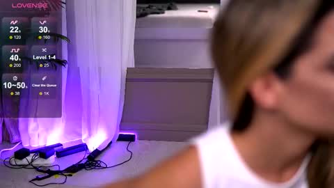 Roberta online show from October 8, 2025, 8:45 am