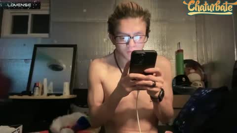 Snapshot of robertcicijr21 chatting on December 9, 2024, 3:50 am Robert Cici Jr. online show from December 9, 2024, 3:50 am