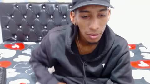 roberthycami2123 online show from January 7, 2026, 5:32 am