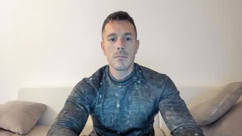 roberto4ever online show from October 2, 2025, 2:46 pm