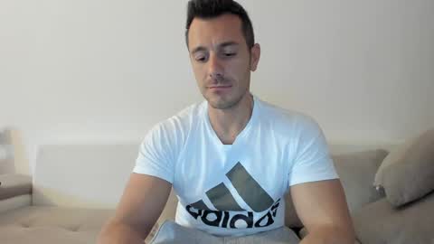 roberto4ever online show from May 7, 2026, 11:04 am