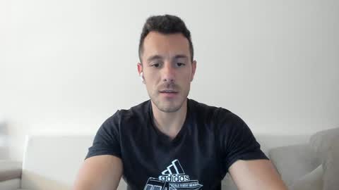 roberto4ever online show from May 8, 2026, 10:31 am