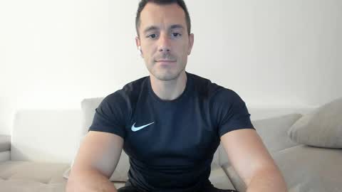 roberto4ever online show from May 9, 2026, 9:36 am