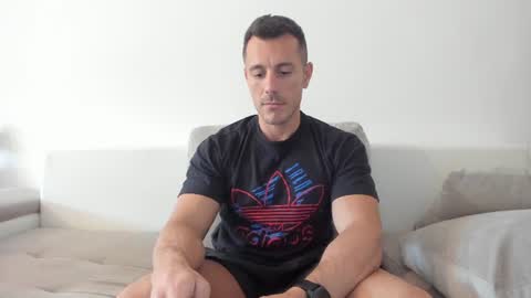 roberto4ever online show from June 8, 2026, 1:00 pm