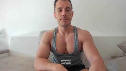 roberto4ever online show from June 14, 2026, 5:20 am