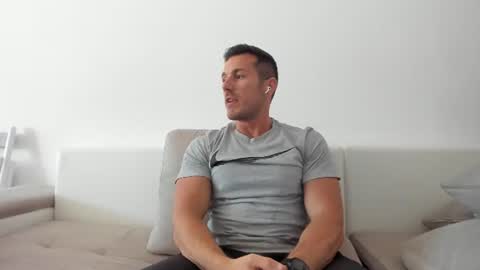 roberto4ever online show from June 16, 2026, 11:02 am