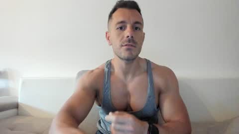 roberto4ever online show from June 24, 2026, 3:38 am