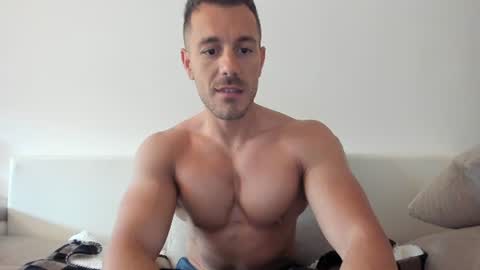roberto4ever online show from June 25, 2026, 4:12 am