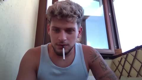 Snapshot of roberto_twink1 chatting on September 24, 2025, 8:28 am Roberto online show from September 24, 2025, 8:28 am