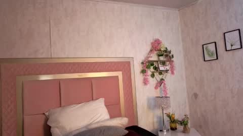 robin D online show from November 17, 2025, 12:11 pm