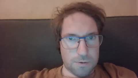 robinouhot online show from February 25, 2025, 9:46 pm