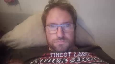 robinouhot online show from November 18, 2025, 2:06 am