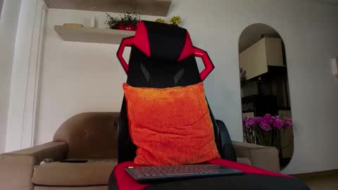 roby_millerr online show from November 14, 2025, 6:39 pm