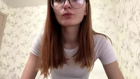 robynsentinella online show from December 1, 2025, 7:35 am