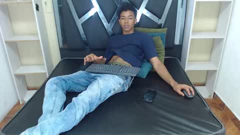 Snapshot of rocco_grey chatting on October 9, 2025, 7:23 pm ROCCO online show from October 9, 2025, 7:23 pm