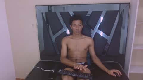 Snapshot of rocco_grey chatting on October 27, 2025, 7:29 pm ROCCO online show from October 27, 2025, 7:29 pm