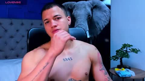 Snapshot of rocco_santos chatting on October 6, 2025, 11:24 pm rocco_santos online show from October 6, 2025, 11:24 pm