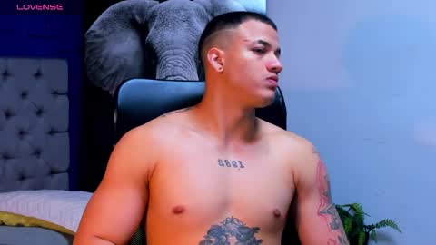 Snapshot of rocco_santos chatting on October 12, 2025, 11:59 pm rocco_santos online show from October 12, 2025, 11:59 pm