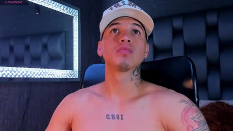 rocco_santos online show from November 27, 2025, 1:29 am