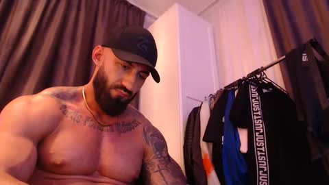Snapshot of roccoomuscles chatting on October 24, 2025, 8:27 pm roccoomuscles online show from October 24, 2025, 8:27 pm