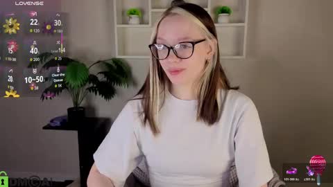 Snapshot of rockett_bunny chatting on May 18, 2026, 1:02 am Rockett online show from May 18, 2026, 1:02 am