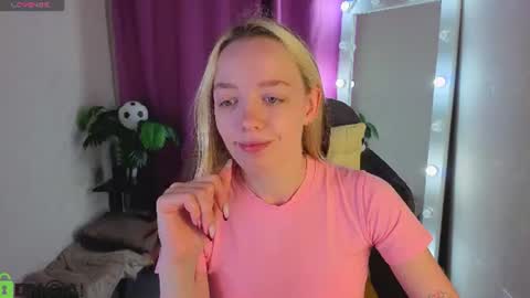 Snapshot of rockett_bunny chatting on June 23, 2026, 1:14 am Rockett online show from June 23, 2026, 1:14 am