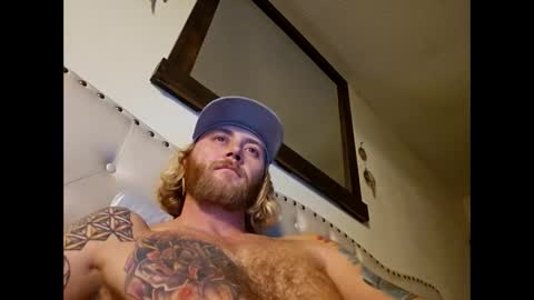 Snapshot of rockhardsurfers chatting on December 31, 2024, 7:31 am rockhardsurfers online show from December 31, 2024, 7:31 am