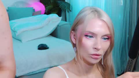 Lina and Den online show from October 19, 2025, 10:27 am