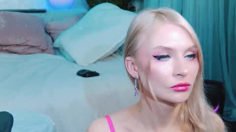 Lina and Den online show from November 13, 2025, 5:28 am