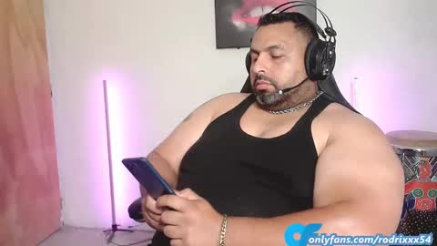 rodrixxx54 online show from December 10, 2024, 2:38 am
