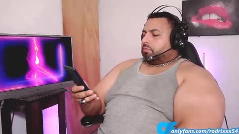 rodrixxx54 online show from February 4, 2025, 8:06 pm