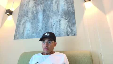 roger_flyn online show from December 20, 2025, 4:08 am