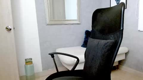 Snapshot of rogers_p chatting on October 20, 2025, 8:15 am Rogers online show from October 20, 2025, 8:15 am