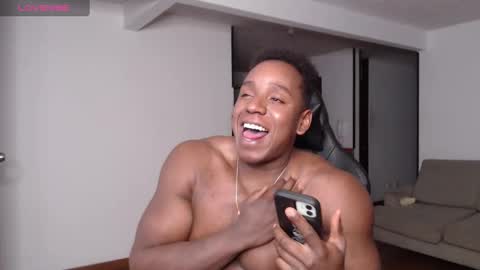 Snapshot of rogger_physique chatting on January 23, 2025, 3:05 am Rogger online show from January 23, 2025, 3:05 am