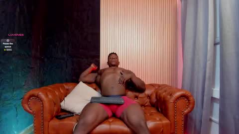 Snapshot of rogger_physique chatting on October 18, 2025, 10:21 pm Rogger online show from October 18, 2025, 10:21 pm